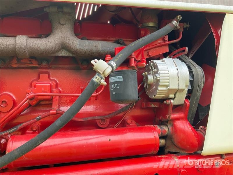 International 986 2WD Tractor Трактори