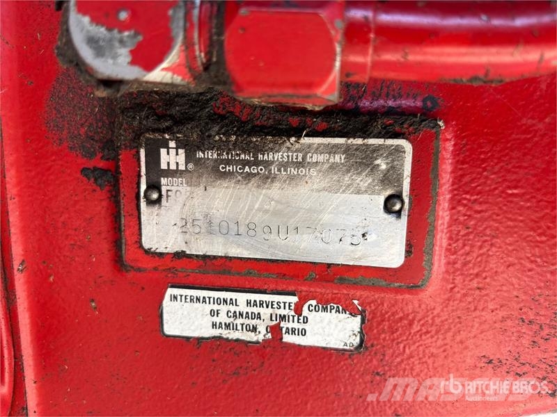 International 986 2WD Tractor الجرارات