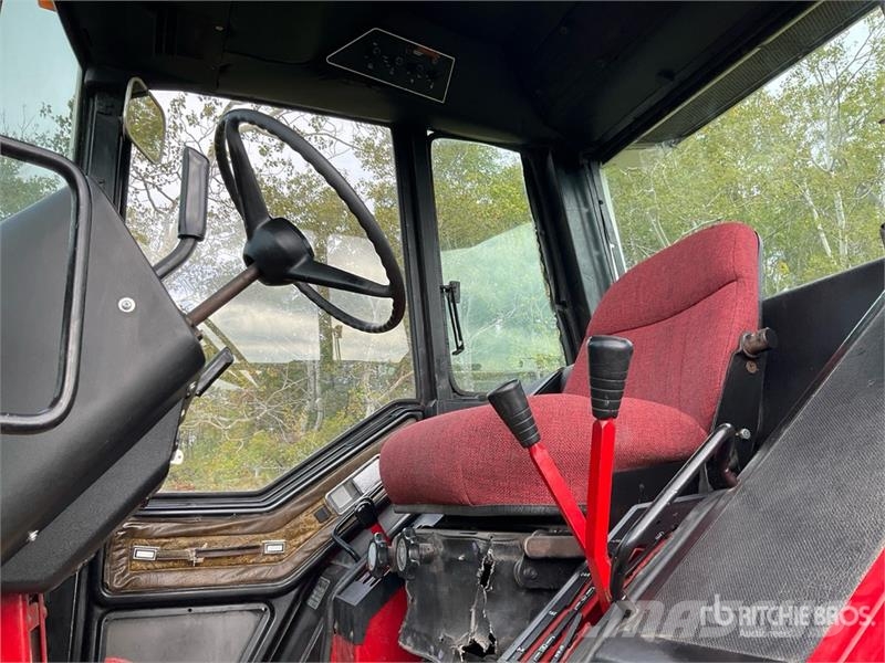 International 986 2WD Tractor Трактори