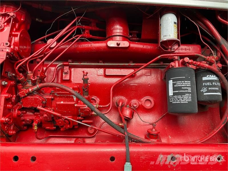 International 986 2WD Tractor Трактори
