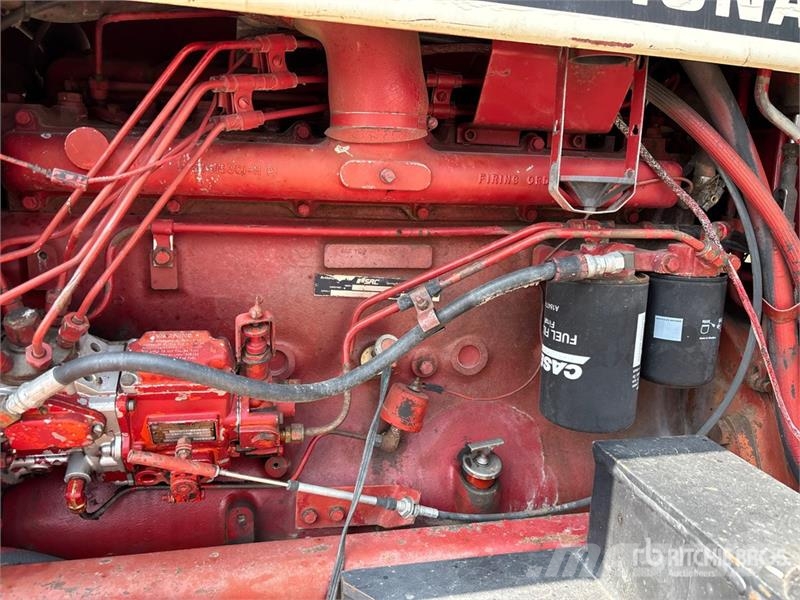 International 986 2WD Tractor الجرارات
