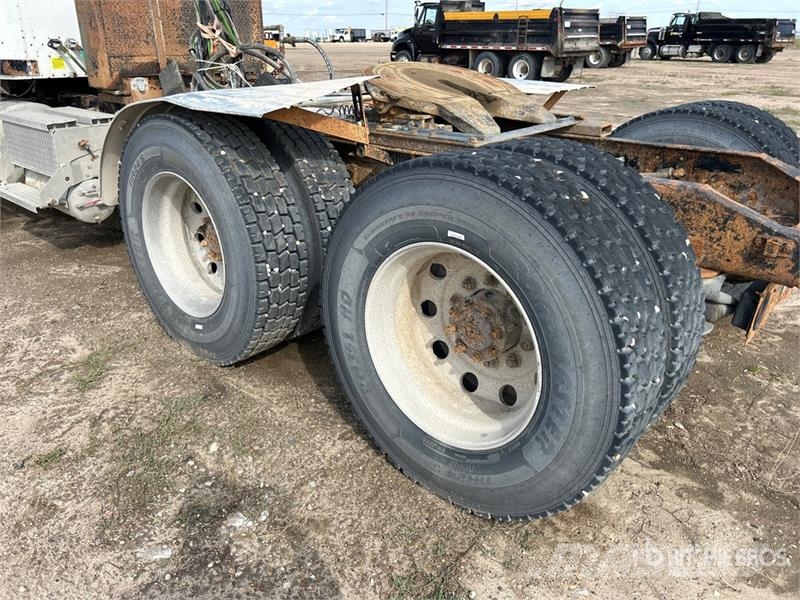 International 9900 Autotractoare