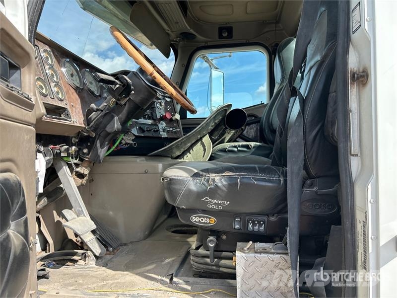 International 9900 Autotractoare