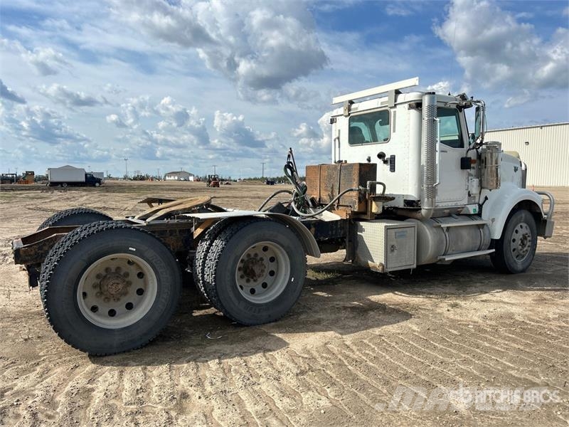 International 9900 Tractor Units