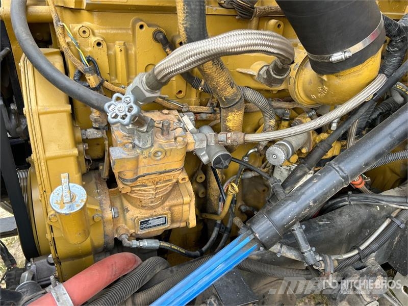 International 9900i 6x4 T/A Sleeper Truck Tractor Trekkers