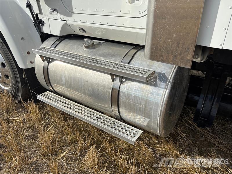 International 9900i 6x4 T/A Sleeper Truck Tractor Motrici e Trattori Stradali