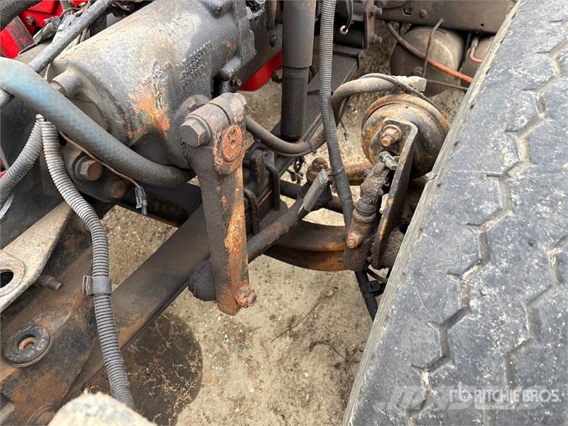 International 9900i 6x4 T/A Sleeper Truck Tractor (Inoperable) Tractor Units