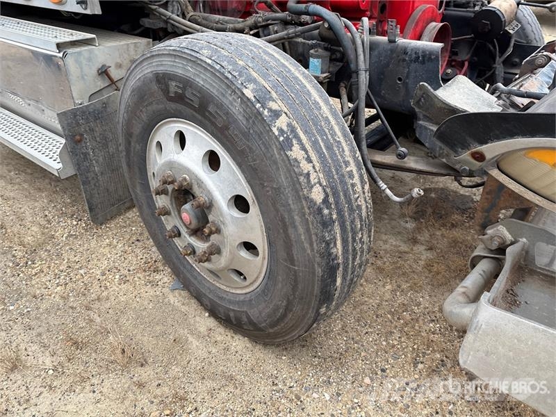International 9900i 6x4 T/A Sleeper Truck Tractor (Inoperable) Tractor Units