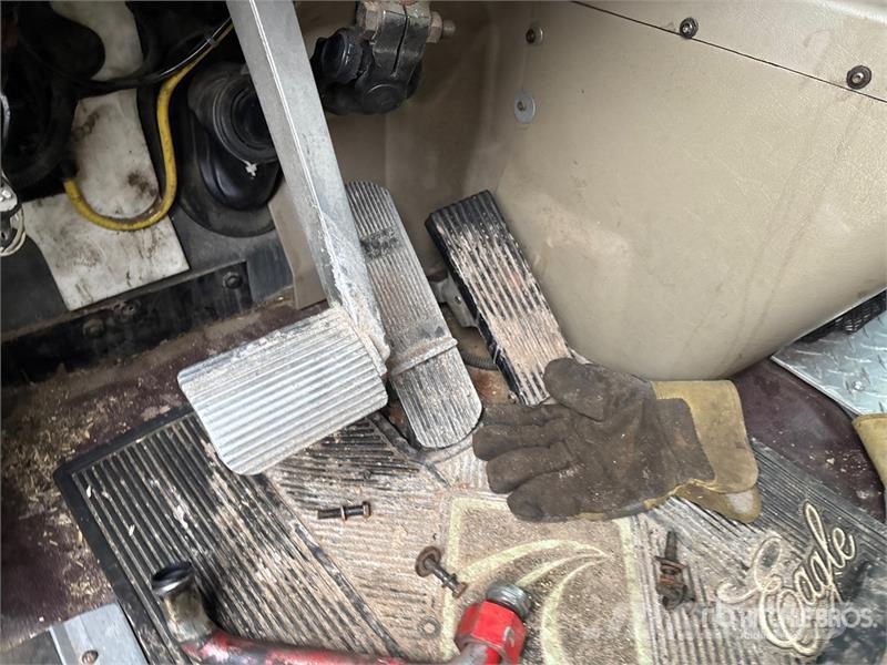 International 9900i 6x4 T/A Sleeper Truck Tractor (Inoperable) Tractor Units