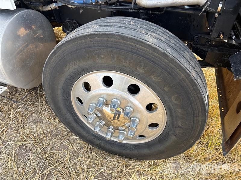 International 9900i 6x4 T/A Sleeper Truck Tractor Motrici e Trattori Stradali