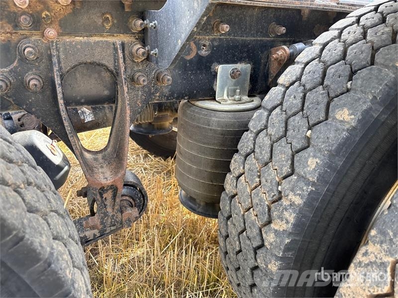 International 9900i 6x4 T/A Sleeper Truck Tractor Motrici e Trattori Stradali