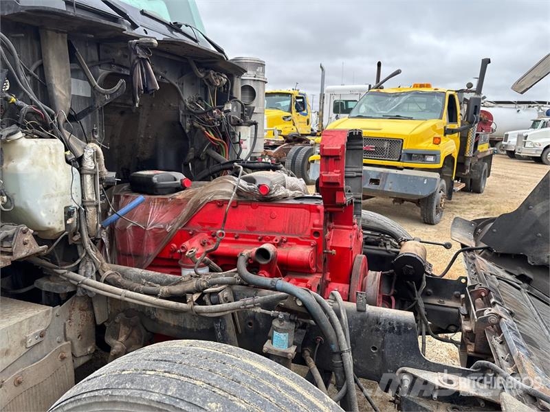 International 9900i 6x4 T/A Sleeper Truck Tractor (Inoperable) Tractor Units