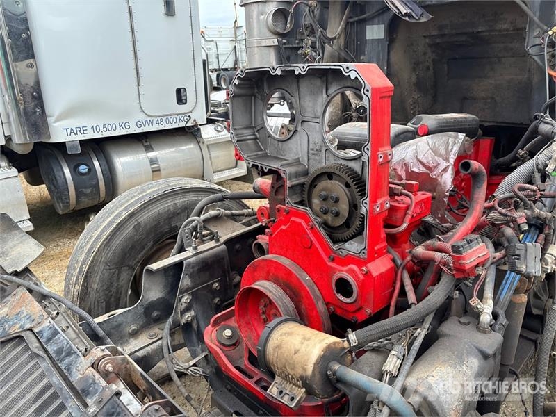 International 9900i 6x4 T/A Sleeper Truck Tractor (Inoperable) Tractor Units