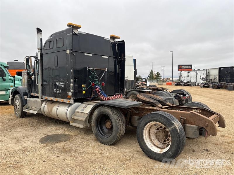 International 9900i 6x4 T/A Sleeper Truck Tractor (Inoperable) Tractor Units