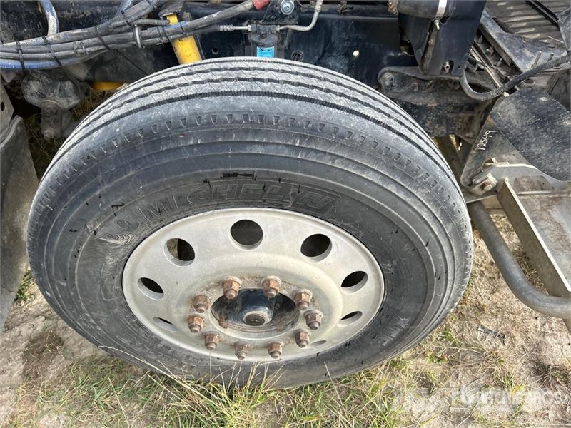 International 9900i 6x4 T/A Sleeper Truck Tractor Trekkers