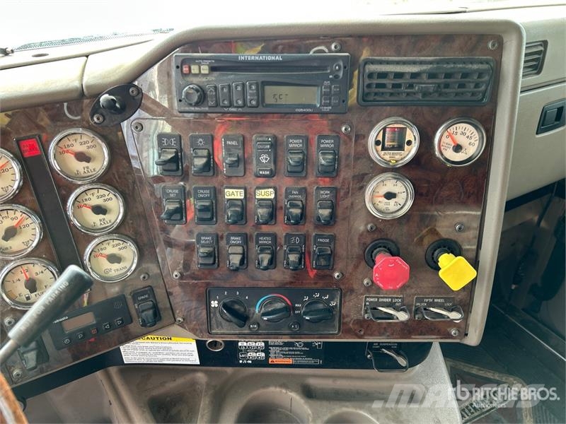 International 9900i 6x4 T/A Sleeper Truck Tractor Trekkers