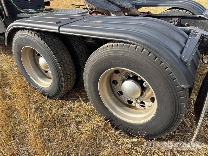 International 9900i 6x4 T/A Sleeper Truck Tractor Motrici e Trattori Stradali