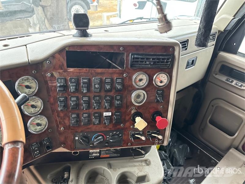 International 9900i 6x4 T/A Sleeper Truck Tractor (Inoperable) Tractor Units