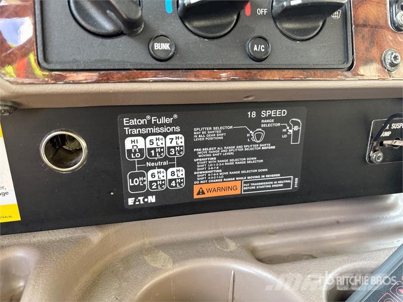 International 9900i 6x4 T/A Sleeper Truck Tractor Motrici e Trattori Stradali