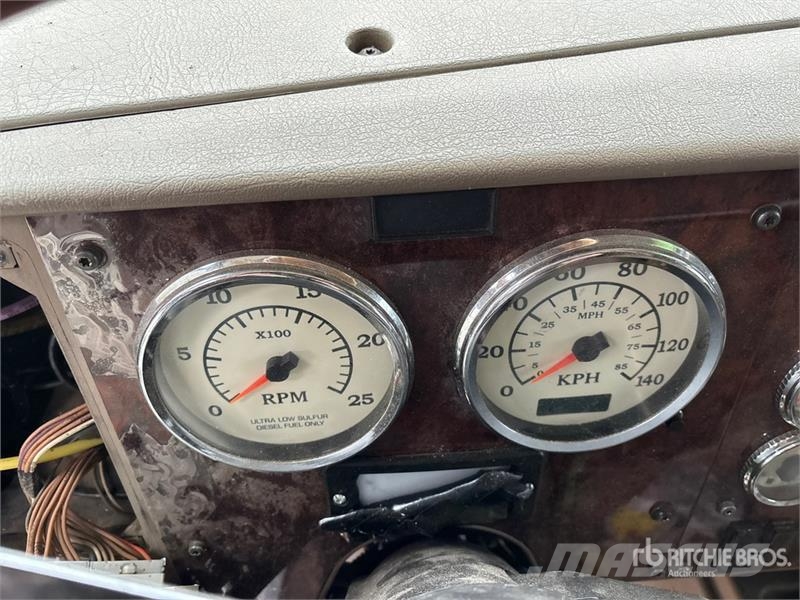 International 9900i 6x4 T/A Sleeper Truck Tractor (Inoperable) Tractor Units