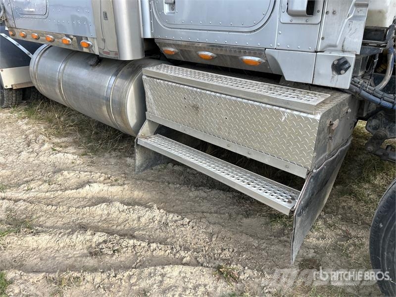 International 9900i 6x4 T/A Sleeper Truck Tractor Trekkers