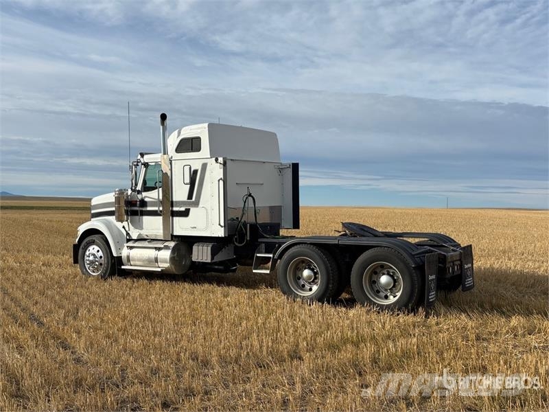 International 9900i 6x4 T/A Sleeper Truck Tractor Trekkers