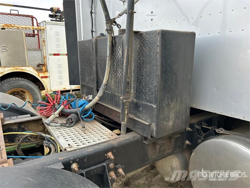 International 9900i 6x4 T/A Sleeper Truck Tractor Trekkers