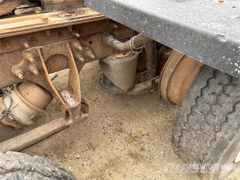 International 9900i 6x4 T/A Sleeper Truck Tractor (Inoperable) Tractor Units