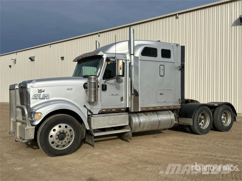 International 9900i 6x4 T/A Sleeper Truck Tractor Trekkers