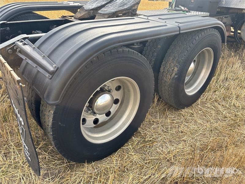 International 9900i 6x4 T/A Sleeper Truck Tractor Motrici e Trattori Stradali