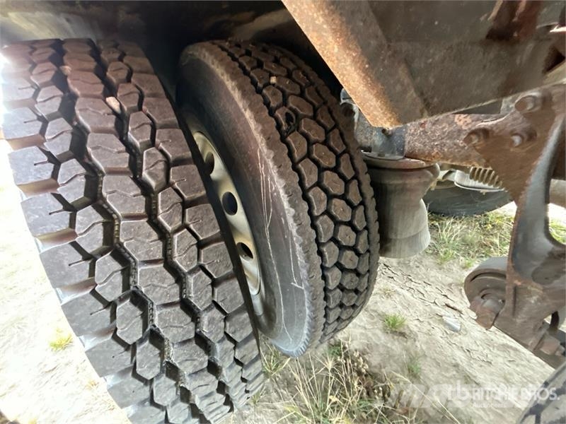 International 9900i 6x4 T/A Sleeper Truck Tractor Trekkers