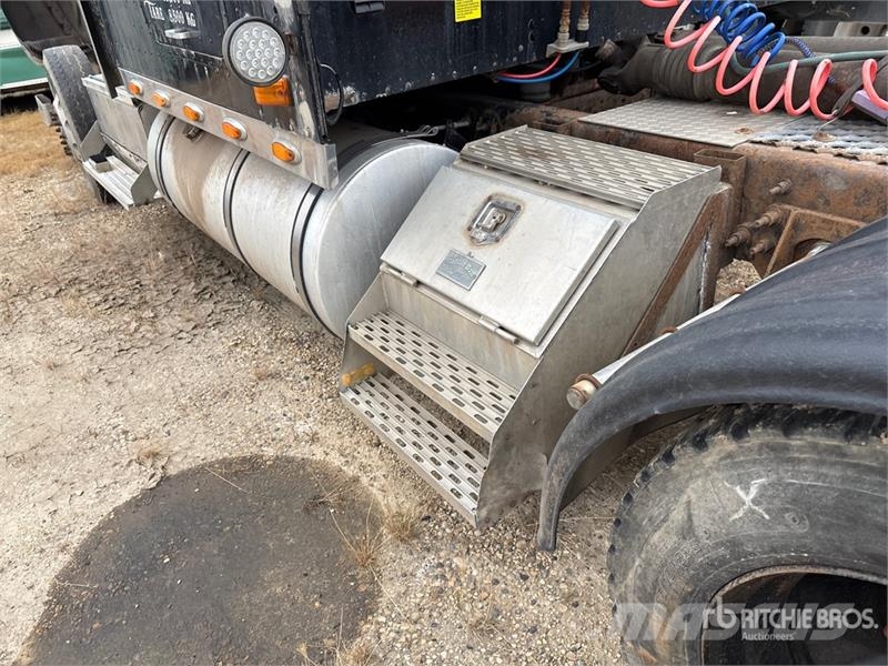 International 9900i 6x4 T/A Sleeper Truck Tractor (Inoperable) Tractor Units