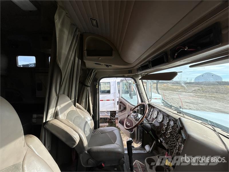 International 9900i 6x4 T/A Sleeper Truck Tractor Trekkers