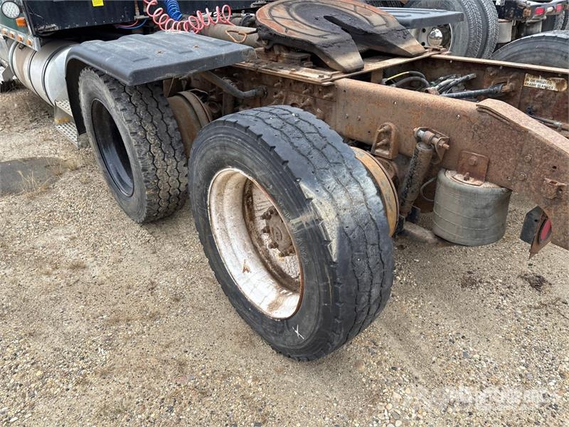 International 9900i 6x4 T/A Sleeper Truck Tractor (Inoperable) Tractor Units