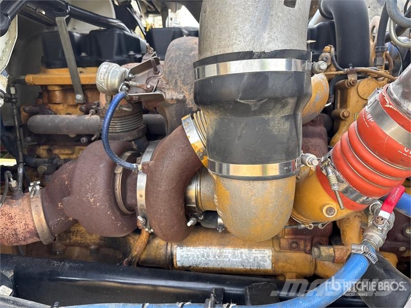 International 9900i 6x4 T/A Sleeper Truck Tractor Motrici e Trattori Stradali