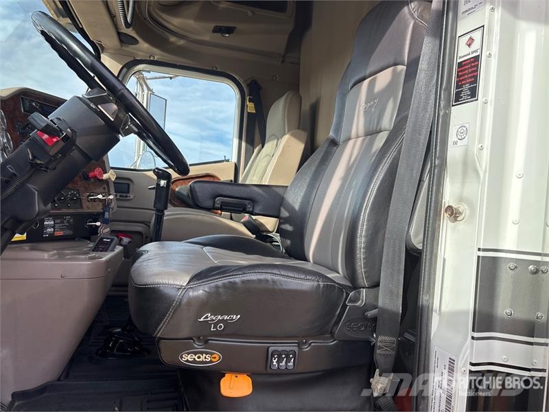 International 9900i 6x4 T/A Sleeper Truck Tractor Motrici e Trattori Stradali