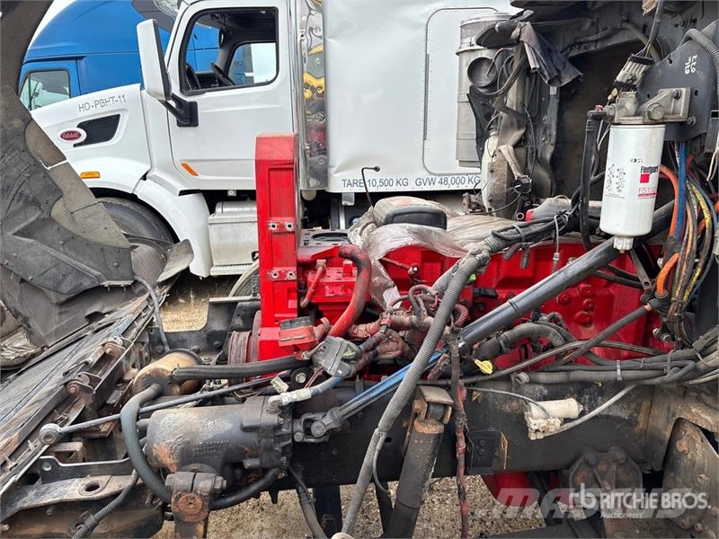 International 9900i 6x4 T/A Sleeper Truck Tractor (Inoperable) Tractor Units