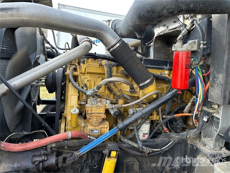 International 9900i 6x4 T/A Sleeper Truck Tractor Trekkers