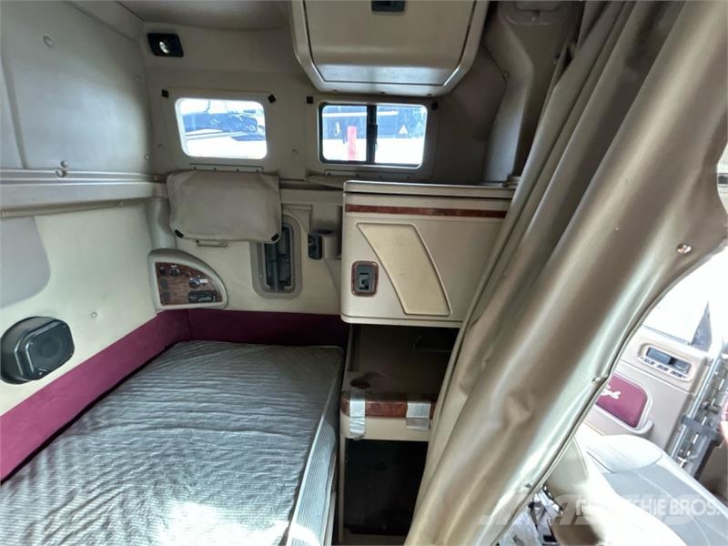 International 9900i 6x4 T/A Sleeper Truck Tractor Trekkers
