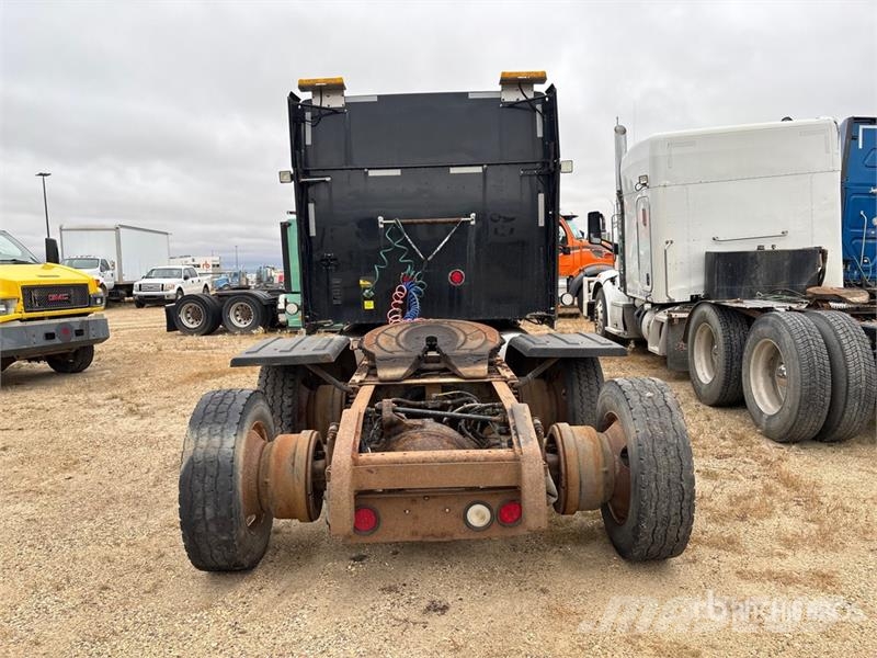 International 9900i 6x4 T/A Sleeper Truck Tractor (Inoperable) Tractor Units
