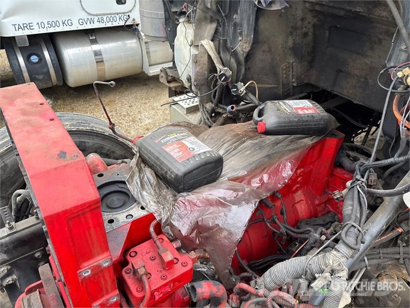 International 9900i 6x4 T/A Sleeper Truck Tractor (Inoperable) Tractor Units