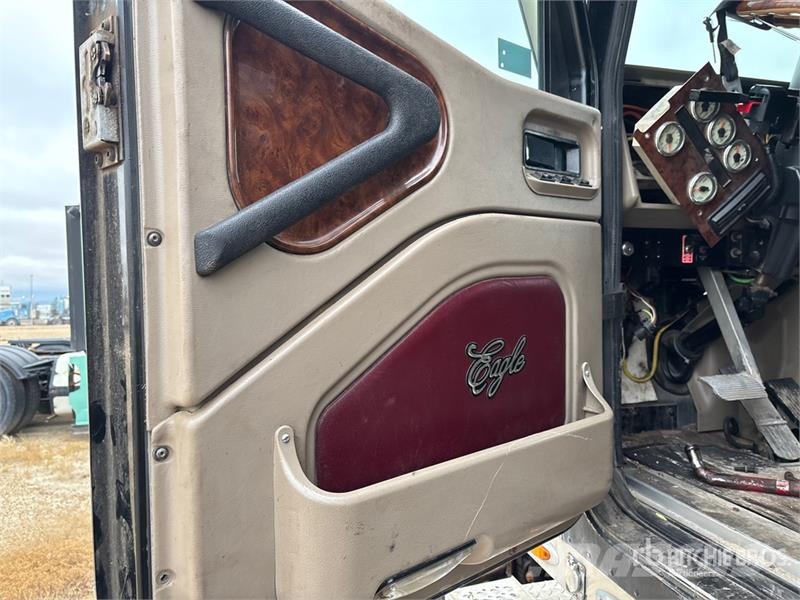International 9900i 6x4 T/A Sleeper Truck Tractor (Inoperable) Tractor Units