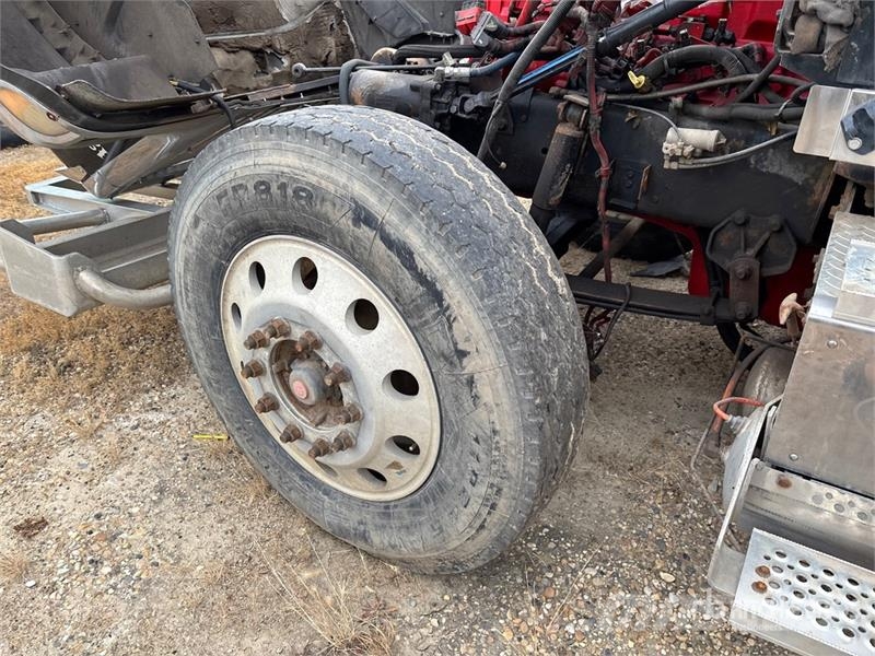 International 9900i 6x4 T/A Sleeper Truck Tractor (Inoperable) Tractor Units
