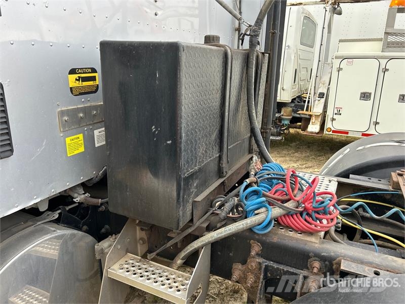 International 9900i 6x4 T/A Sleeper Truck Tractor Trekkers