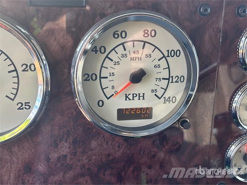 International 9900i 6x4 T/A Sleeper Truck Tractor Trekkers