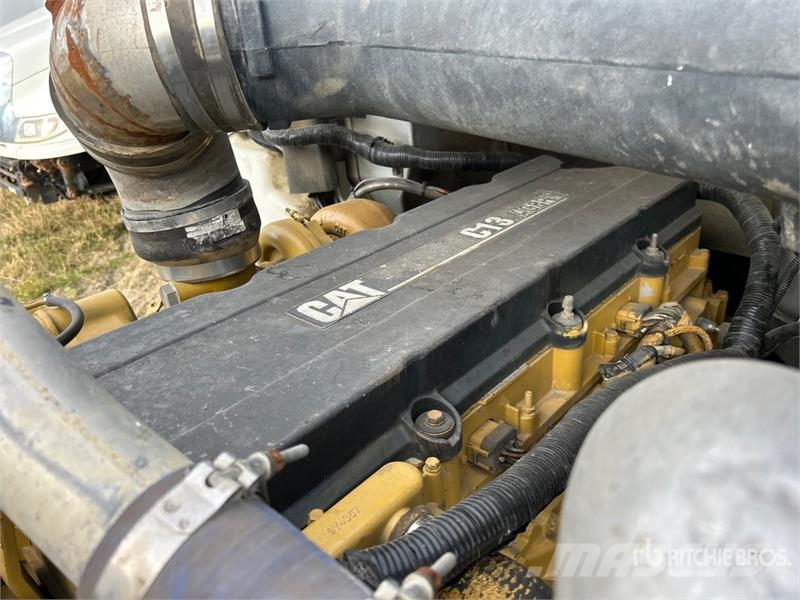 International 9900i 6x4 T/A Sleeper Truck Tractor Trekkers
