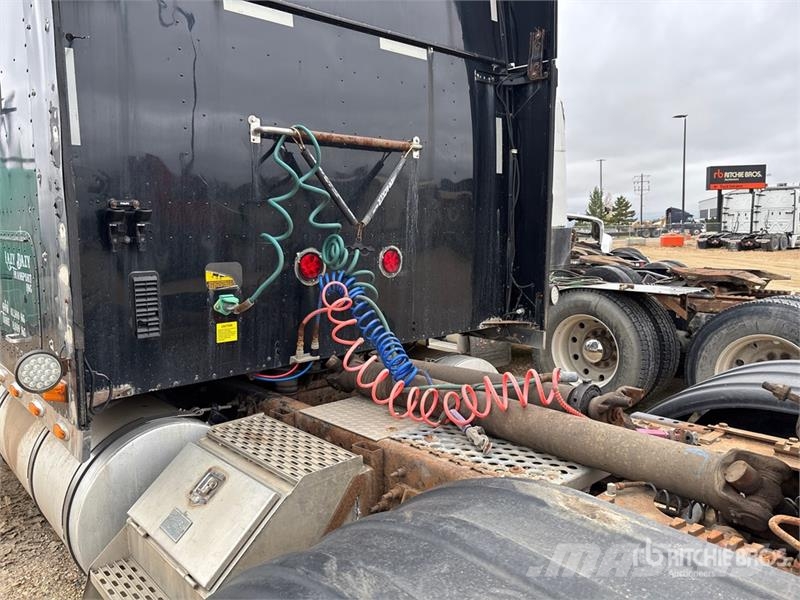 International 9900i 6x4 T/A Sleeper Truck Tractor (Inoperable) Tractor Units