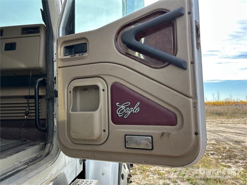 International 9900i 6x4 T/A Sleeper Truck Tractor Trekkers