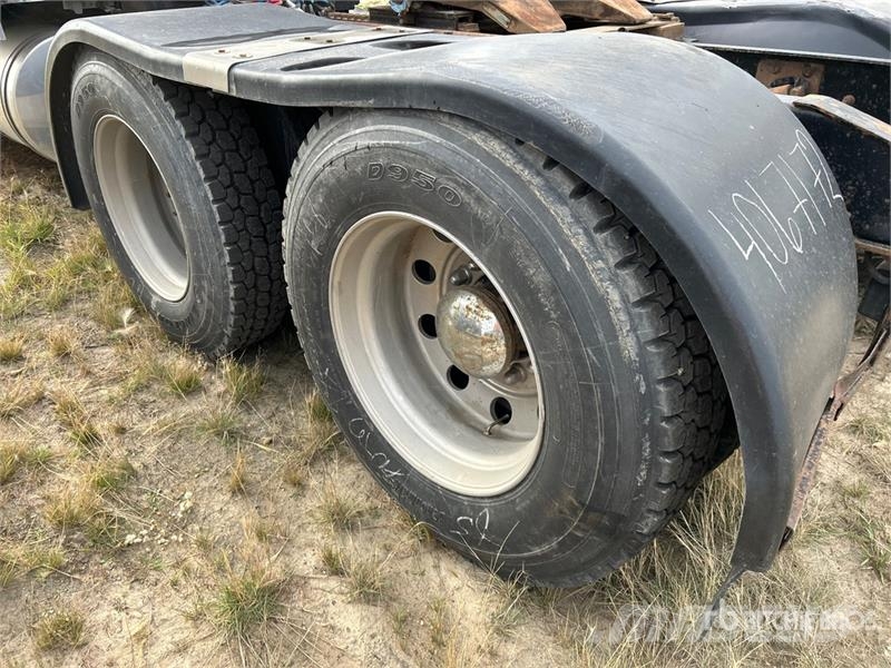 International 9900i 6x4 T/A Sleeper Truck Tractor Trekkers