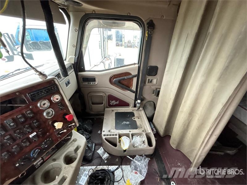 International 9900i 6x4 T/A Sleeper Truck Tractor (Inoperable) Tractor Units